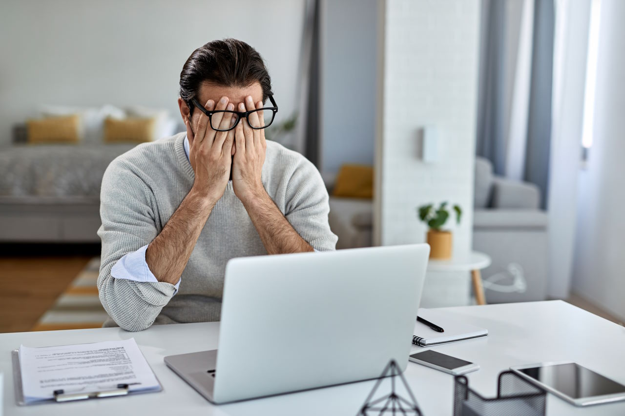 Burnout: Όταν η δουλειά τελειώνει, αλλά η εξάντληση μένει